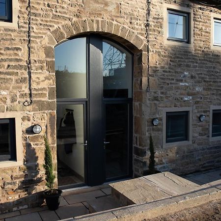 Unique Barn Conversion In Saddleworth Олдхам Экстерьер фото