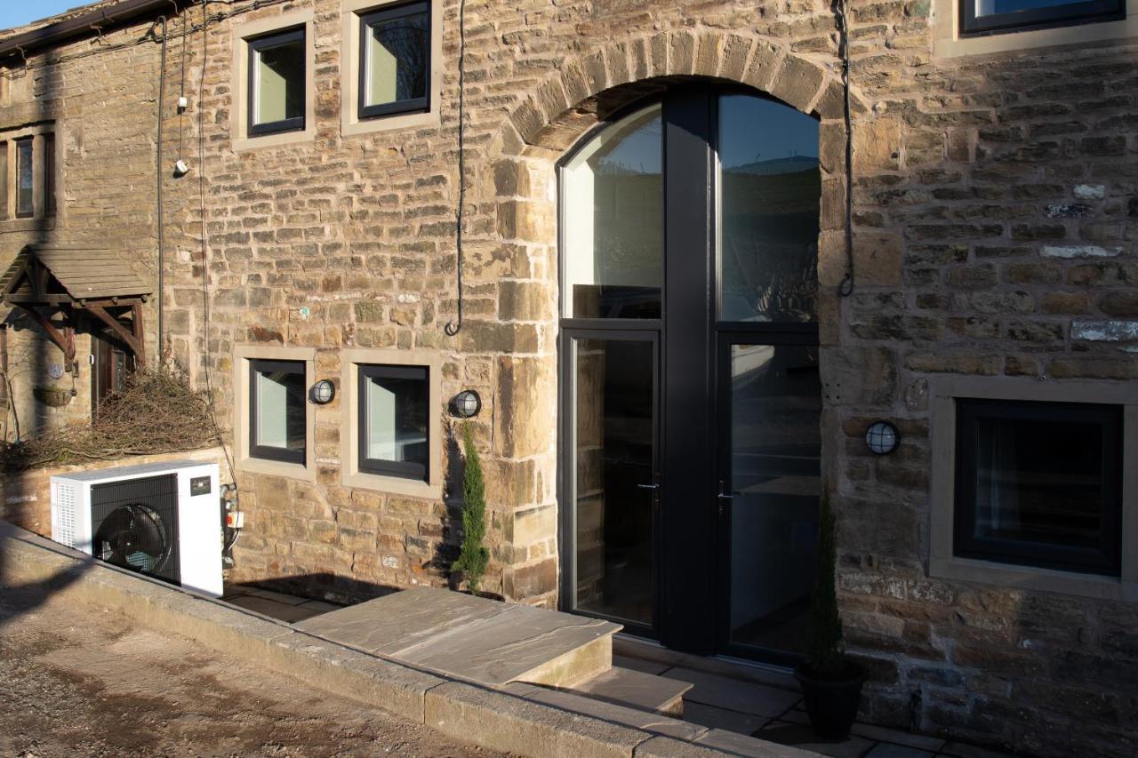 Unique Barn Conversion In Saddleworth Олдхам Экстерьер фото
