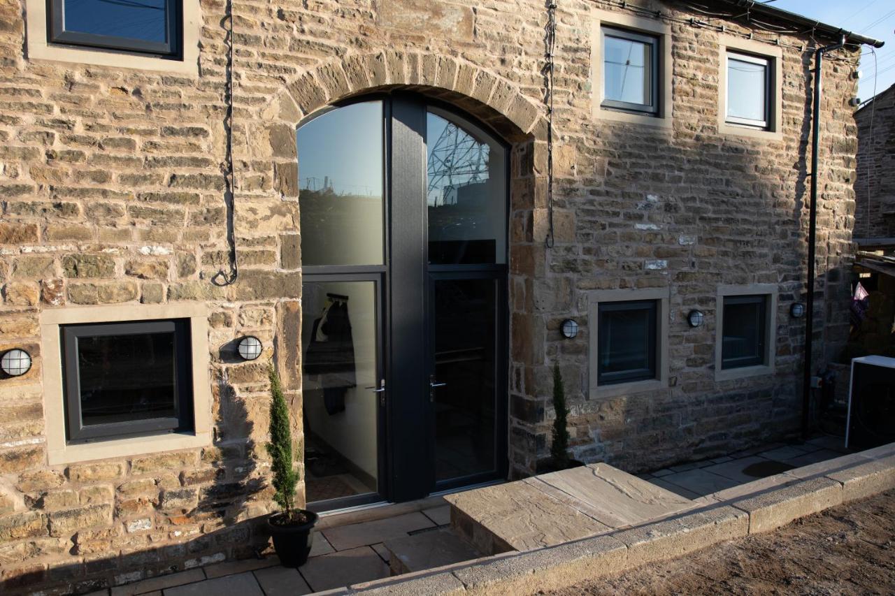 Unique Barn Conversion In Saddleworth Олдхам Экстерьер фото